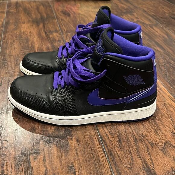 Air Jordan 1 Retro ‘86 US Men’s Size 10 Black/Purple-White 644490-014 EUC